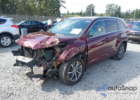 2017 Toyota Highlander Xle z USA, uszkodzony, nr VIN 5TDJZRFH8HS465789